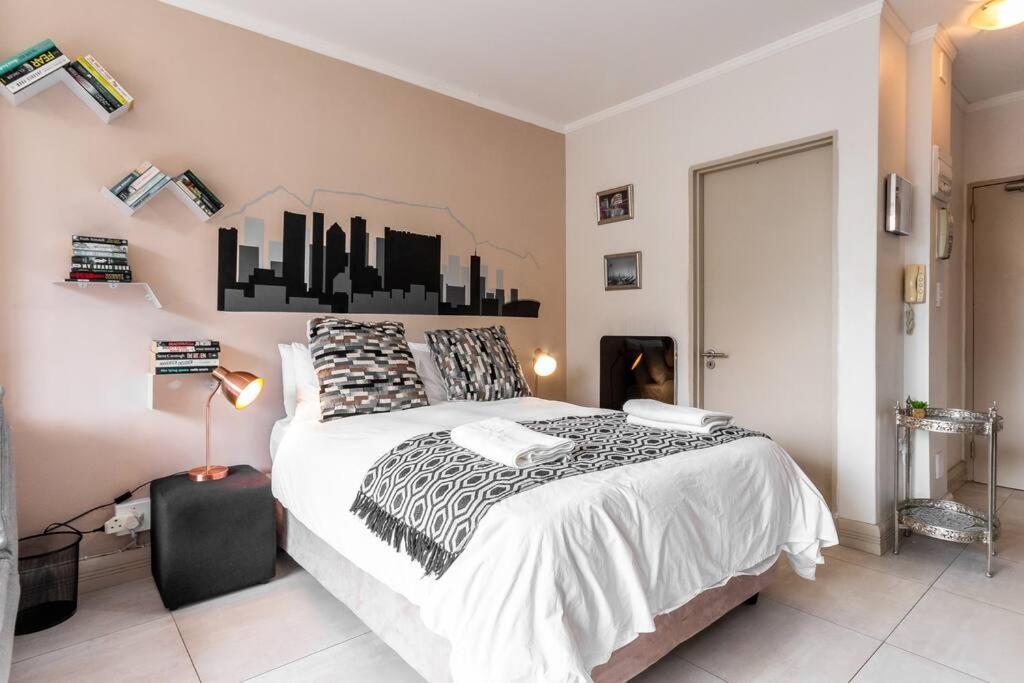 Four Seasons 818- Spacious Cbd Studio - Onsite Parking, Gym & Rooftop Pool Apartment Cape Town Bagian luar foto