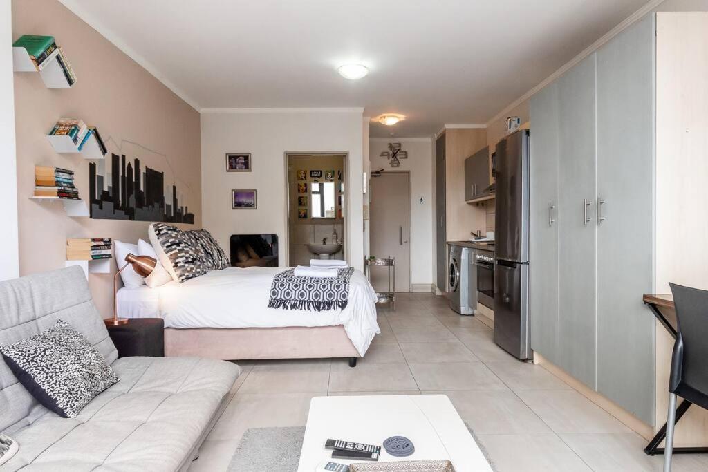 Four Seasons 818- Spacious Cbd Studio - Onsite Parking, Gym & Rooftop Pool Apartment Cape Town Bagian luar foto